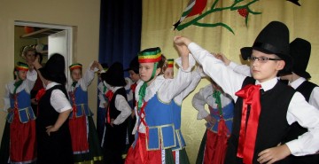 Zespół ,,Nawojka” powstał w 2005 roku utworzony przez nauczycielkę Szkoły Podstawowej w Wąpielsku Panią Elżbietę Wiśniewską.
Uczniowie prezentują polskie tańce narodowe w strojach ludowych Ziemi Dobrzyńskiej.